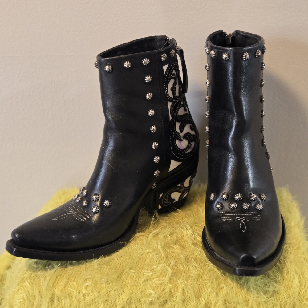 ARIAT Diva Black & White Leather Sexy Ladies Western Studs Ankle Boots Booties 8 - Picture 14 of 16